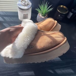 [SOLD] UGG® Disquette Platform Fur Lined Slipper in Chestnut / Brown - Size 9